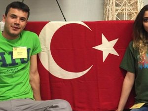 Türk öğrecilerden depremin yıkamayacağı proje