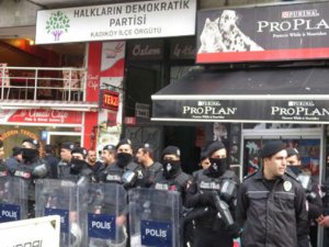 Kadıköy HDP ilçe binasına polis baskını