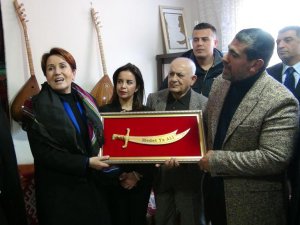 AKŞENER’E ZÜLFİKAR HEDİYE EDİLDİ