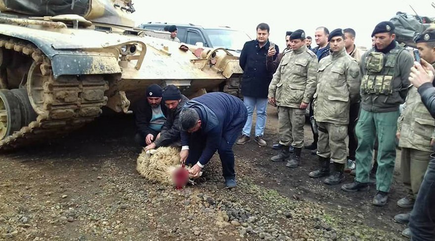 Sınırda bekleyen askerler için kurban kestiler