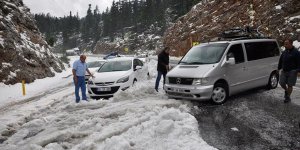 Mayıs ayında kar sürprizi: Yolda kaldılar
