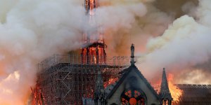 Paris’te Notre Dame Katedrali’nde yangın!