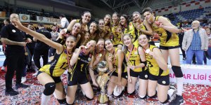 VakıfBank üst üste ikinci kez şampiyon