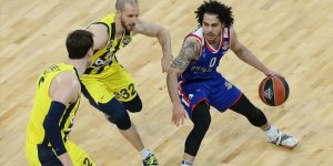 Final Four'daki Türk derbisinde kazanan Anadolu Efes