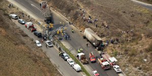 Meksika'da yolcu otobüsü ile TIR çarpıştı: 21 ölü, 30 yaralı