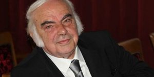 Ünlü tiyatrocu Enis Fosforoğlu geçirdiği kalp krizi sonucu vefat etti