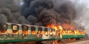 Pakistan'da tren yangını faciası! Çok sayıda ölü var