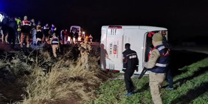 Erzincan'da yolcu otobüsü şarampole yuvarlandı! Çok sayıda yaralı var