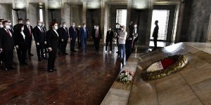 Meral Akşener’den Anıtkabir ziyareti