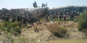 Mısır’da iki tren çarpıştı: Çok sayıda ölü ve yaralı var