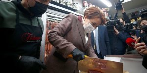 Meral Akşener, Kayseri'de pastırma doğradı