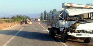 Ödemiş'te kamyonla traktör çarpıştı; İYİ Partili Başkan Yardımcısı yaşamını yitirdi, 13 yaralı