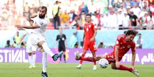 İran, Galler'i uzatmalarda bulduğu gollerle 2-0 yendi