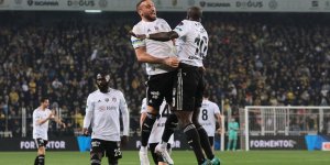 Beşiktaş Kadıköy’de Fenerbahçe’yi 10 kişiyle dağıttı!