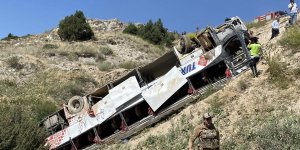 Kars'ta yolcu otobüsü şarampole devrildi: 7 ölü, 22 yaralı