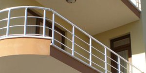 Balkondan girdi, çocuğu taciz etti