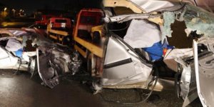 Park halindeki çekiciye çarptı