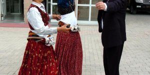 Biz zammı göbek ilen kutlarız
