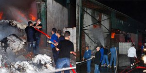 Kağıt fabrikasında korkutan yangın