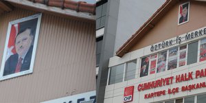 CHP binasında Erdoğan posteri