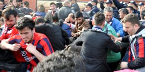 Maçta polis havaya ateş açtı