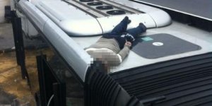Metrobüs üzerinde erkek cesedi
