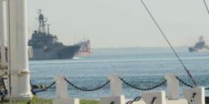 3 Rus savaş gemisi Marmaraya geçiş yaptı