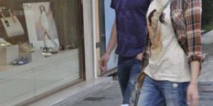 Yıldız Çağrı Atiksoy, İzmir’de sevgilisiyle objektiflere yakalandı