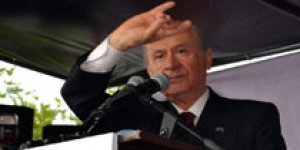 Gençlerimizin yakasından elini çekmelisin