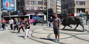 Kadıköyde de duran adam eylemi