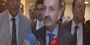 Sağlık Bakanına alkışlı protesto