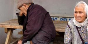 Evi yanan çift: Bize artık yardım göndermeyin