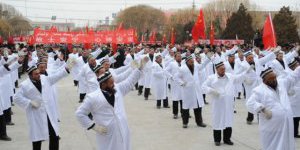 Çinden Uygur Türkü imamlara danslı Çin işkencesi!