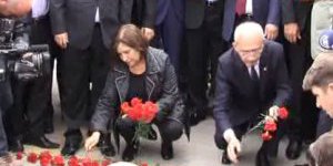 Kılıçdaroğlu, patlamaların yaşandığı yere karanfil bıraktı