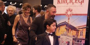 KIRÇİÇEĞİ 30.YILINI İFTARLIK GAZOZ FİLMİYLE İZMİR’DE MUHTEŞEM BİR GALA İLE KUTLADI