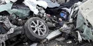 Ağrıda kaza: 1i bebek 4 ölü, 1 yaralı