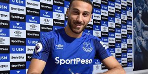 Cenk Tosun nihayet Everton formasıyla