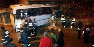 Karabük'te işçi servisi eve çarptı: 4 ölü, 2 yaralı