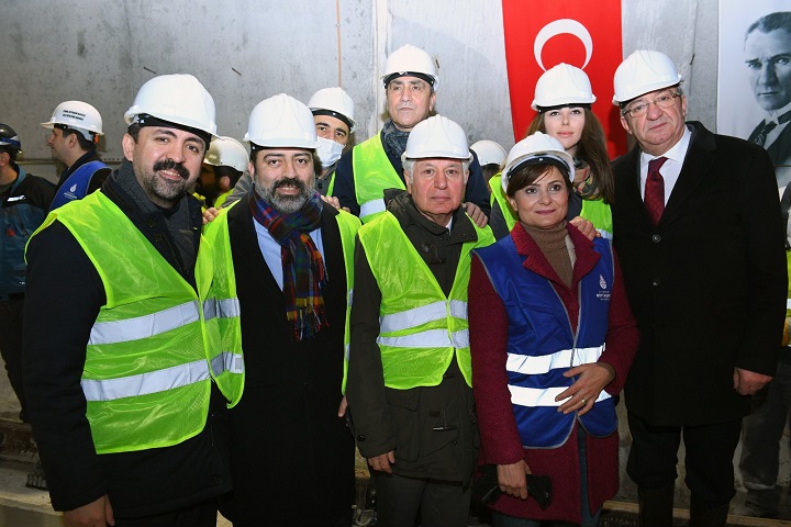 sisli-metro-baskan-canan-kaftancioglu-resim-03.jpg